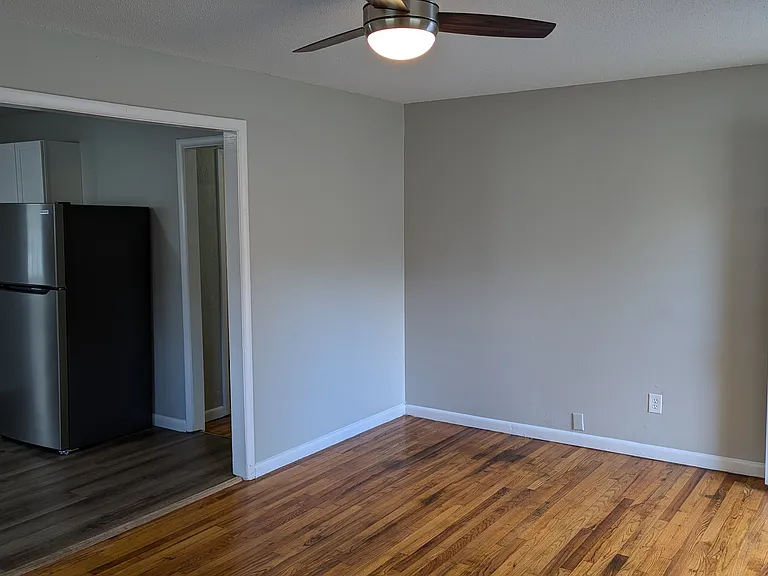 218 S Moss Ave — Photo 4