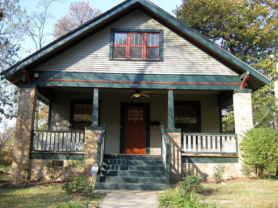 Large front porch facing Park St.