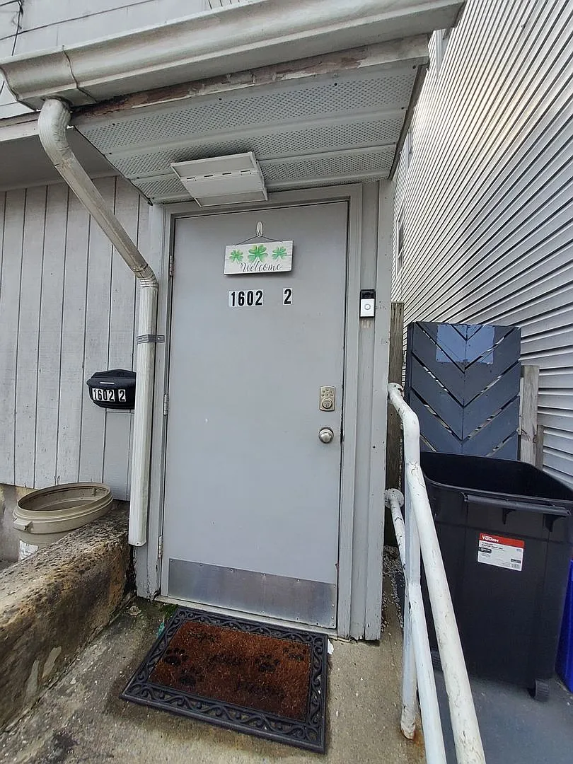 Newport 1602 — Photo 2