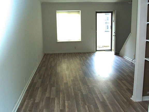 3rd image of 6580 Poplar Woods Cir S APT 2
