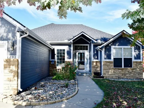 1202 SW 4th St, Oak Grove, MO 64075