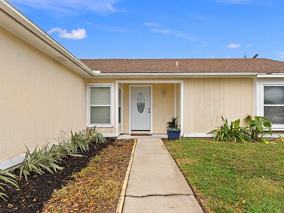 4th image of 302 SW Kestor Drive