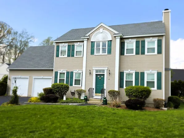41 Juniper Wood Dr, Haverhill, MA 01832