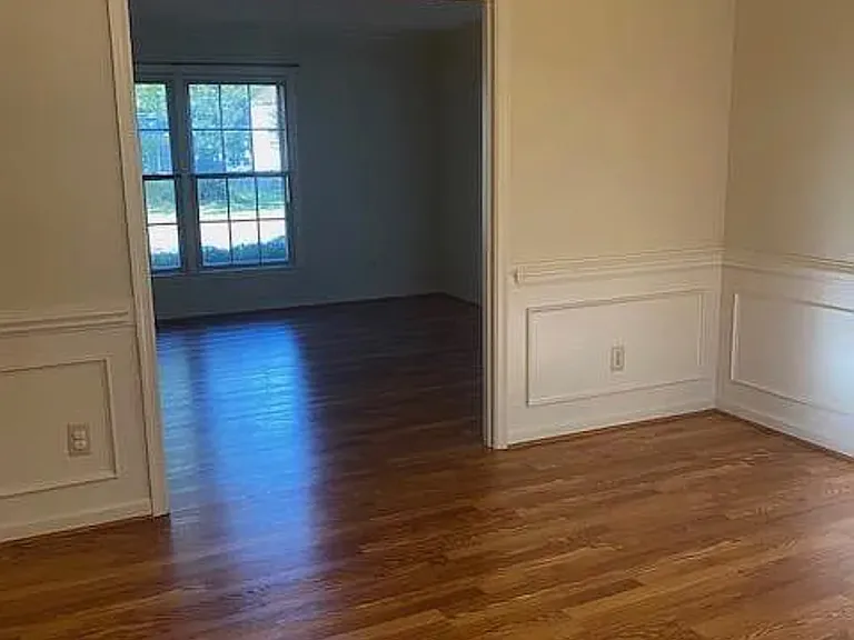 110 Melvins End — Photo 4