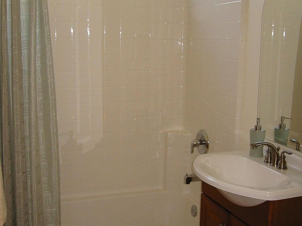 1st image of 835 E 18th St APT 15