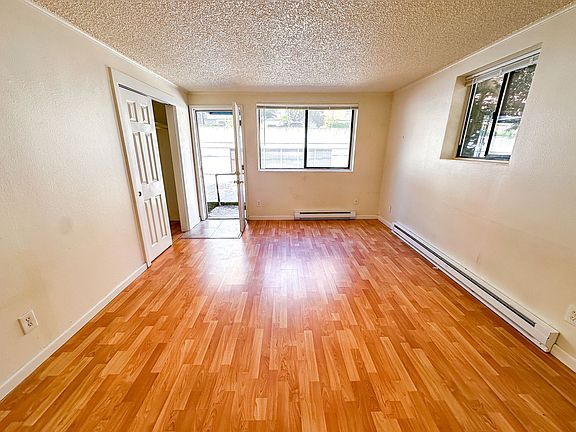 4th image of 5241 15th Ave NE APT 10