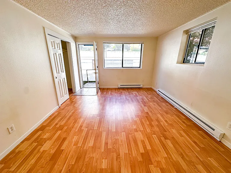 5241 15th Ave NE — Photo 4