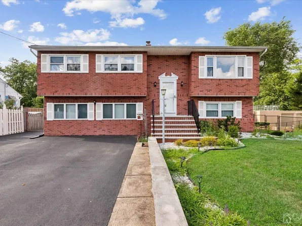 15 Weiss Dr, Middlesex, NJ 08846