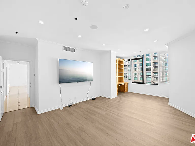 10724 Wilshire Blvd #Penthouse 1505 — Photo 25