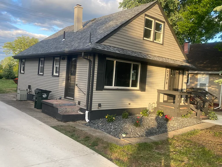 2528 Acorn Dr — Photo 4