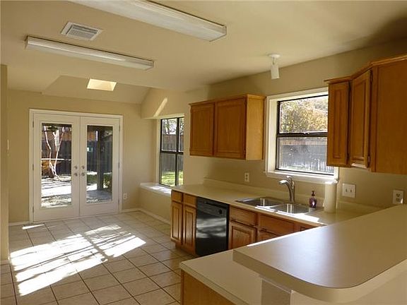 4th image of 208 Leisure Ln