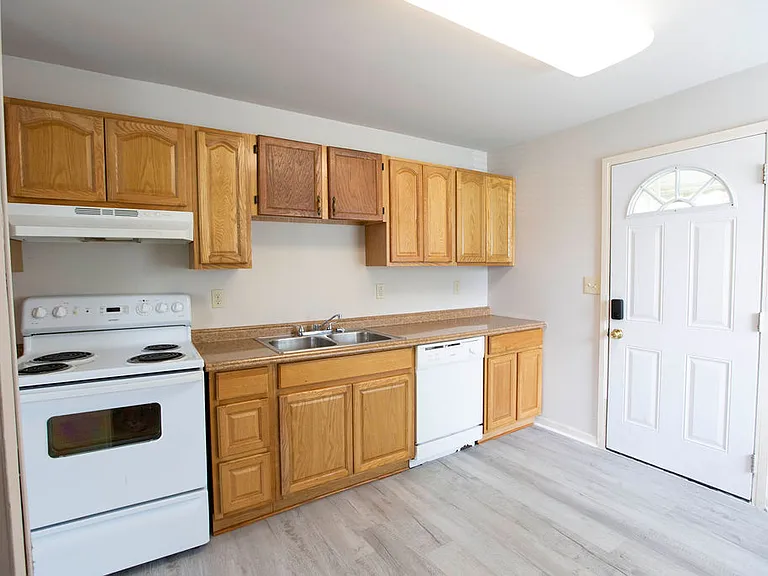 117 S Lansing Rd #117 — Photo 4