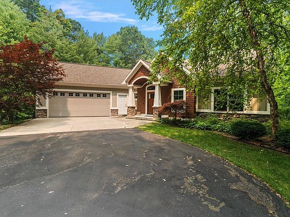 3rd image of 2066 Meek Dr NE
