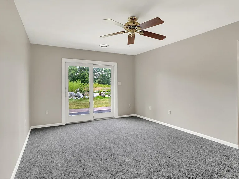 1556 Macintosh Way — Photo 15