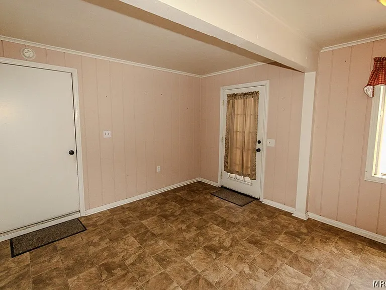 870 Ash Ln — Photo 12