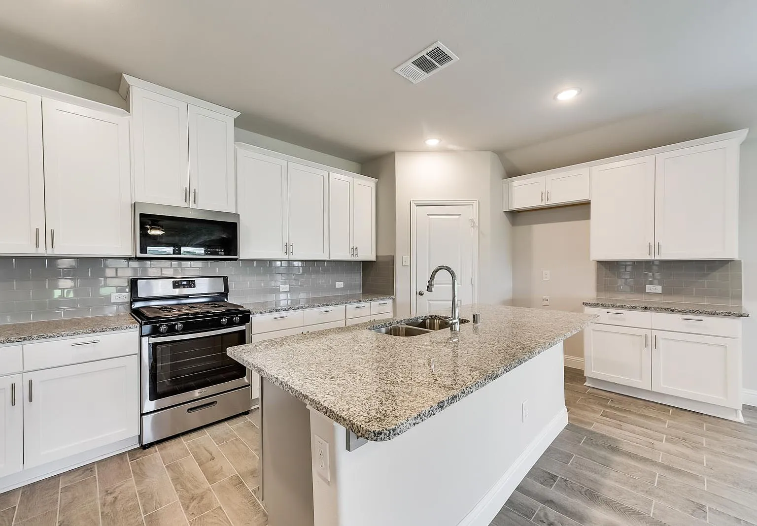 4 bed, 2174 sqft, $2,850 — Photo 4