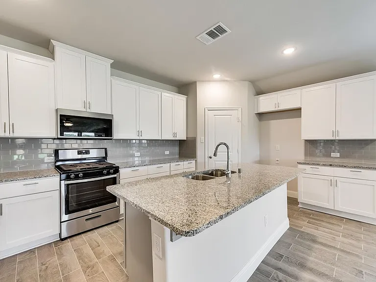 3504 Lillian Ct — Photo 4
