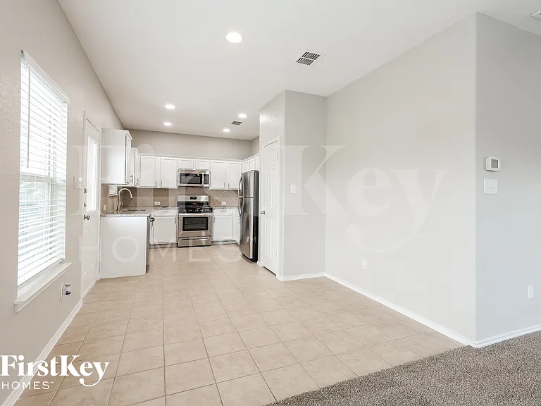 3003 Candleside Dr — Photo 5