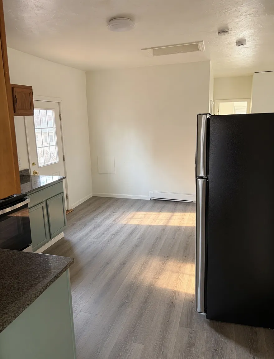 3 bed, $1,850 — Photo 4
