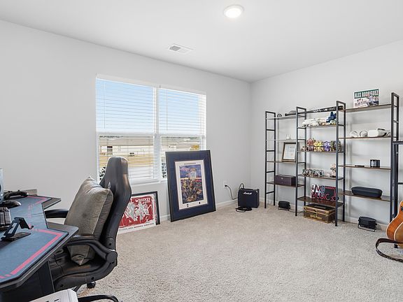 5th image of 537 Camden Loop