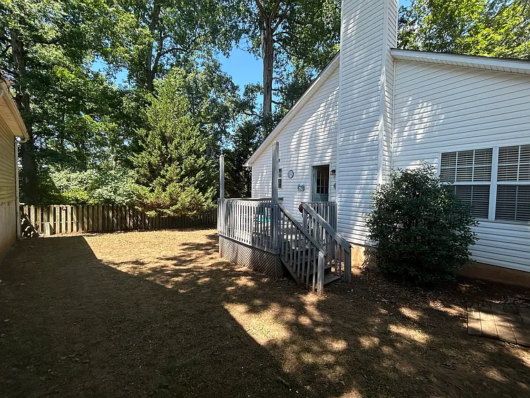 303 Southcreek Dr — Photo 17