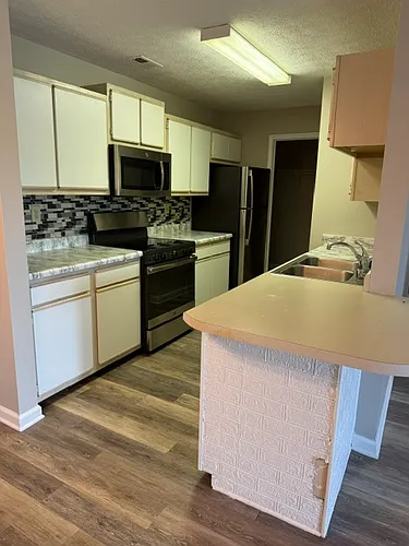 402 Dabney Dr #8 Photo 1
