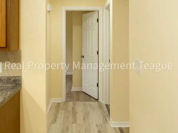 Beautiful one Bedroom apartment, 96 Elliot Rd #D, East Greenbush, NY 12061