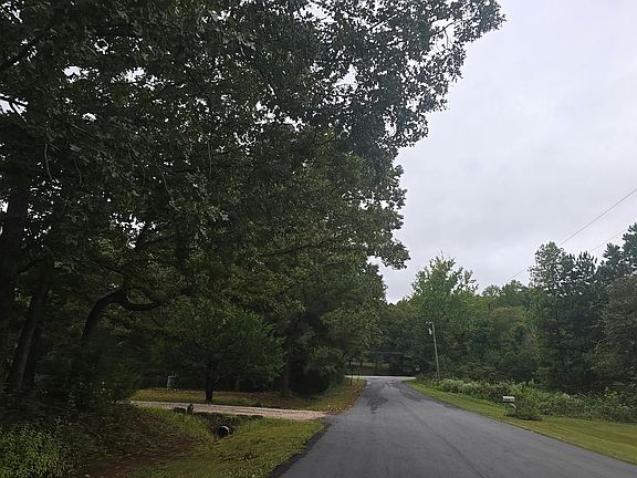 4th image of 385 Reed Rd