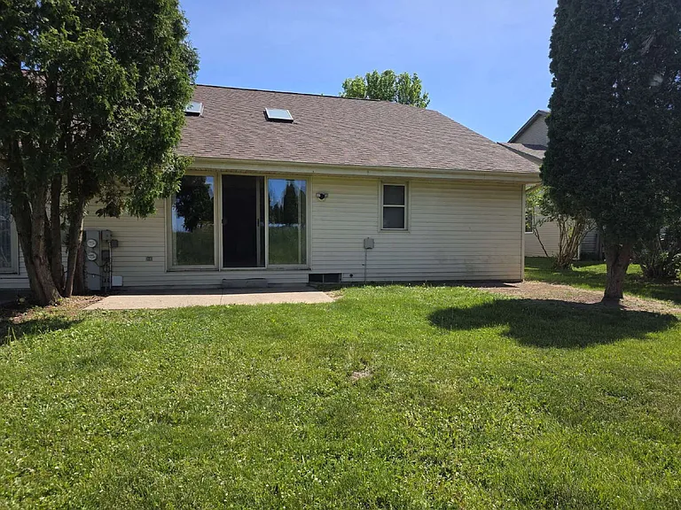 1600 E Tracia Ln — Photo 21