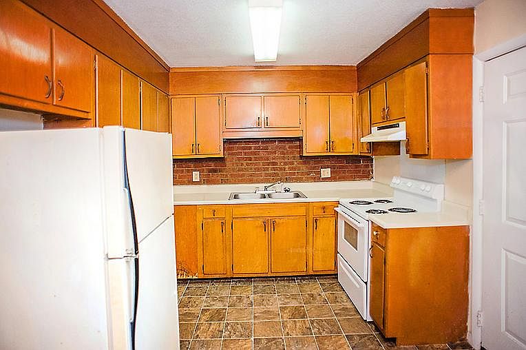 2nd image of 2302 Barrington Cir