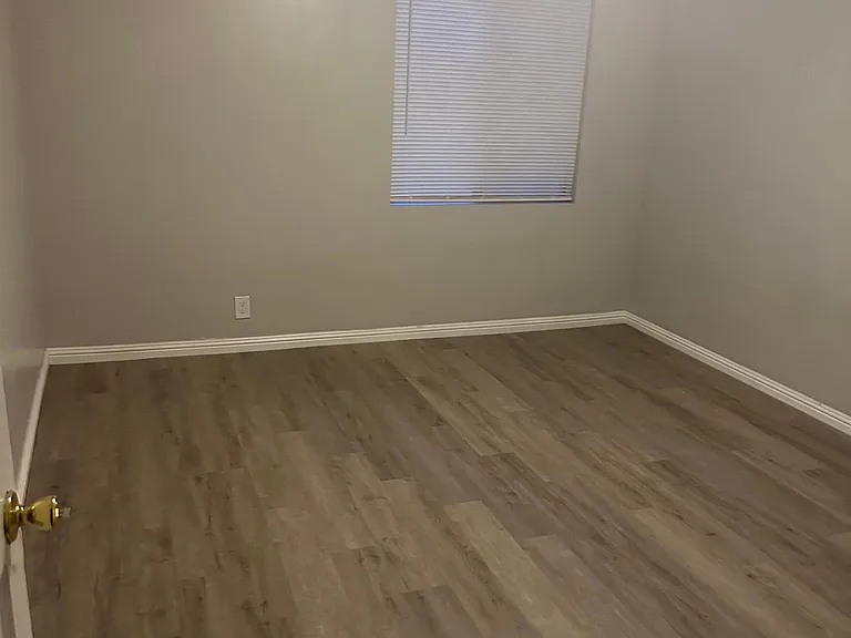 15707 Longworth Ave — Photo 16