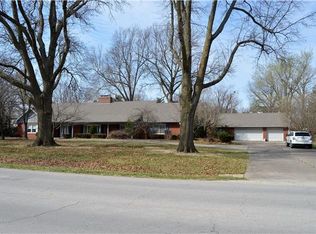 910 N Main St, Higginsville, MO 64037