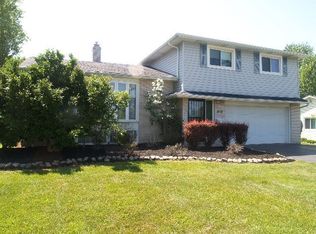 1978 Som Center Rd, Mayfield Heights, OH 44124
