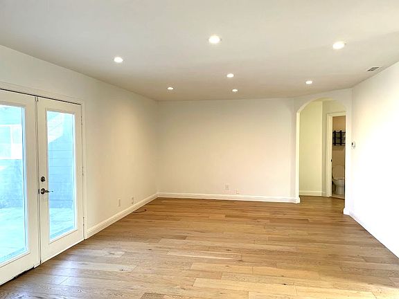 3rd image of 748 Thornhill Dr