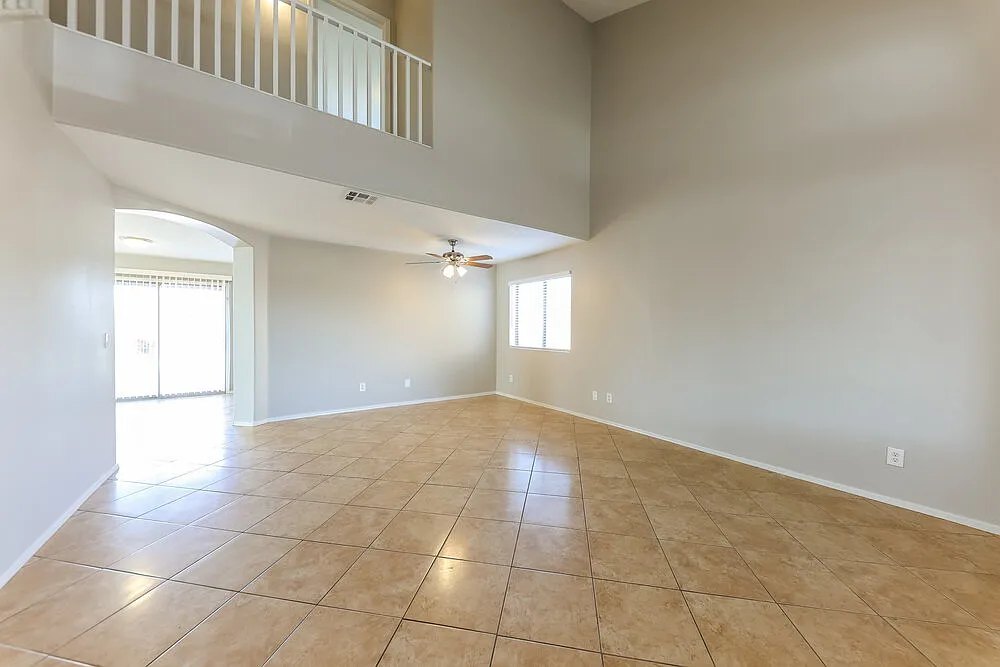 4 bed, 2.5 bath, 1965 sqft, $2,100 — Photo 4