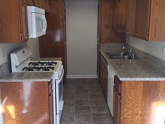 2nd image of 536 N Mariposa St APT B