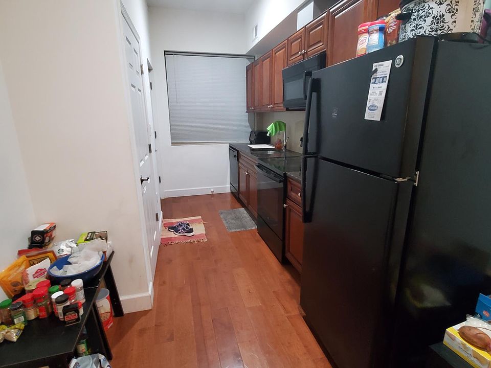 1st image of 1032 Wood St Unit 102