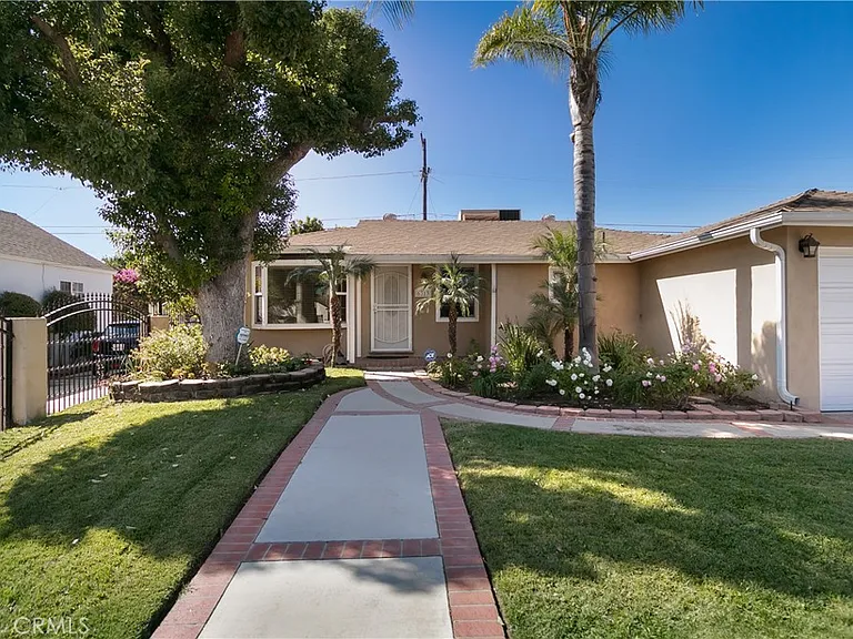 6313 Bluebell Ave — Photo 2