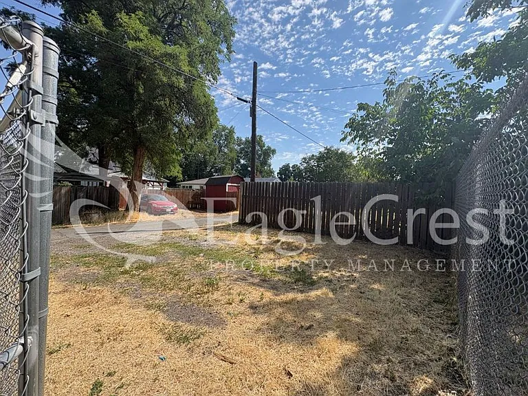 613 Locust St — Photo 49