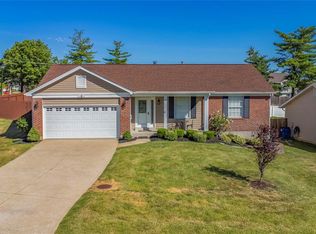 8 Walnut Creek Ct, Saint Charles, MO