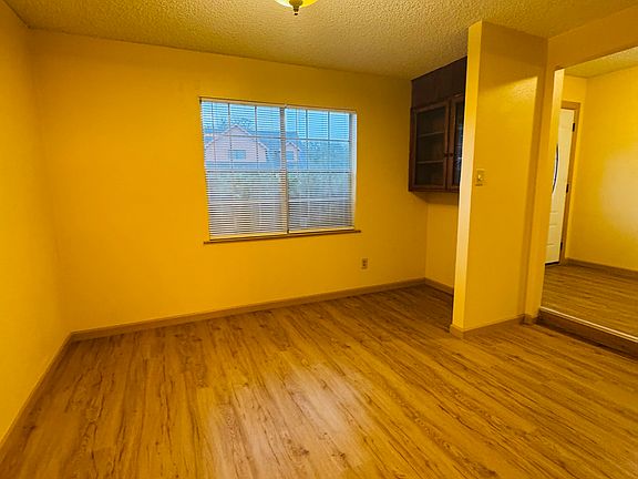 4th image of 1645 King Arthur Ct