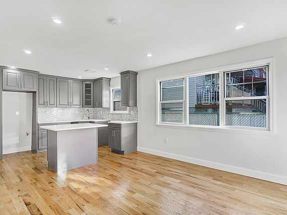 4th image of 822 Revere Ave #C