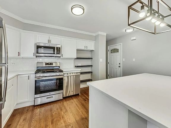 2nd image of 5435 N Sawyer Ave APT 2