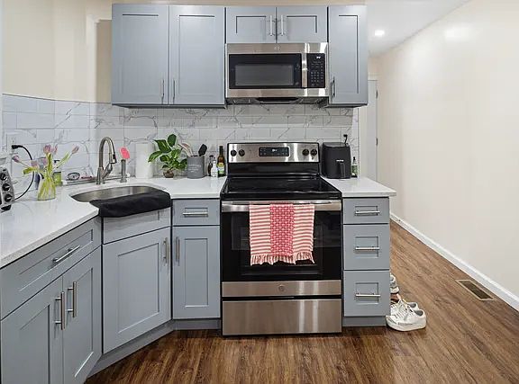 2nd image of 737 Spruce St Floor 2