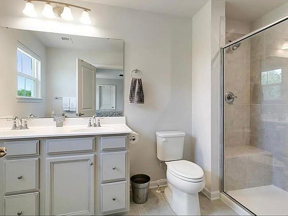 3rd image of 3429 Foxglove Dr