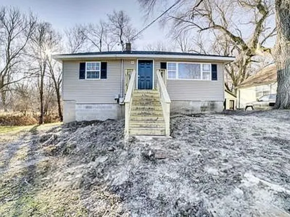 379 W North St, Watseka, IL 60970