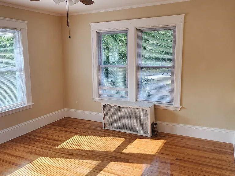 61 Howland Ter — Photo 3