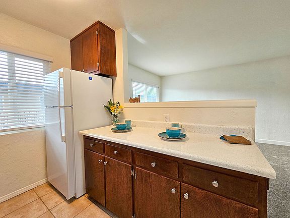 5th image of 1121 E Washington Ave Unit 21