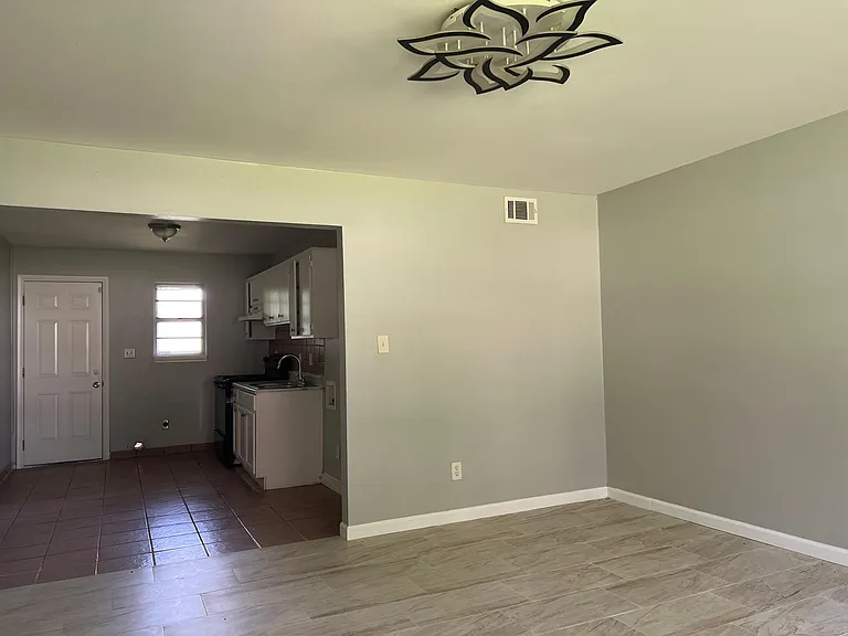 4351 Hendrix Dr — Photo 6