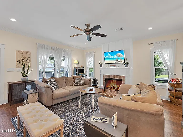3 bed, 1747 sqft, $2,400 — Photo 3